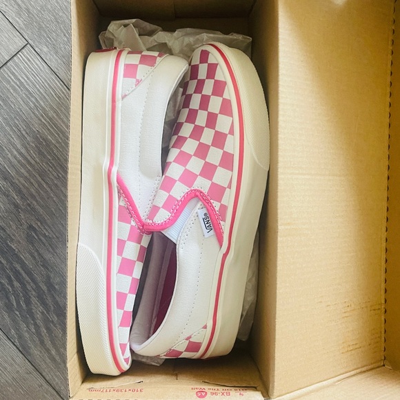 COPY - New vans pink checker shoes. - Picture 4 of 6
